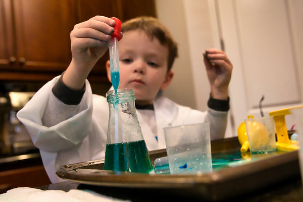 Experimento divertido para niños.DIY "Lámpara de Lava" ciencia para niños.